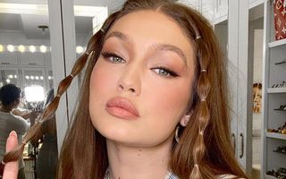 Supermodelul Gigi Hadid le cere paparazzilor să blureze chipul fiicei sale în fotografii