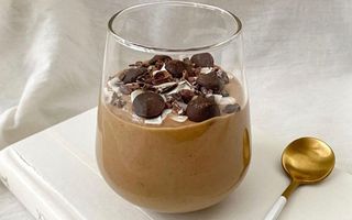 Rețeta de smoothie anti-aging cu ciocolată folosită de Jennifer Aniston în fiecare dimineață