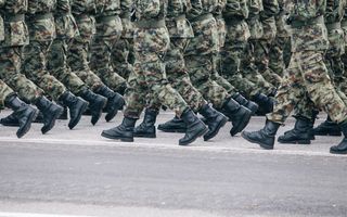 Ghetele militare pentru femei - ultima tendință în moda acestei ierni