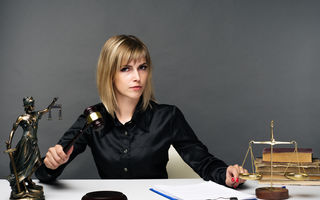 5 zodii care au potențialul de a reuși în cariera de avocat al apărării