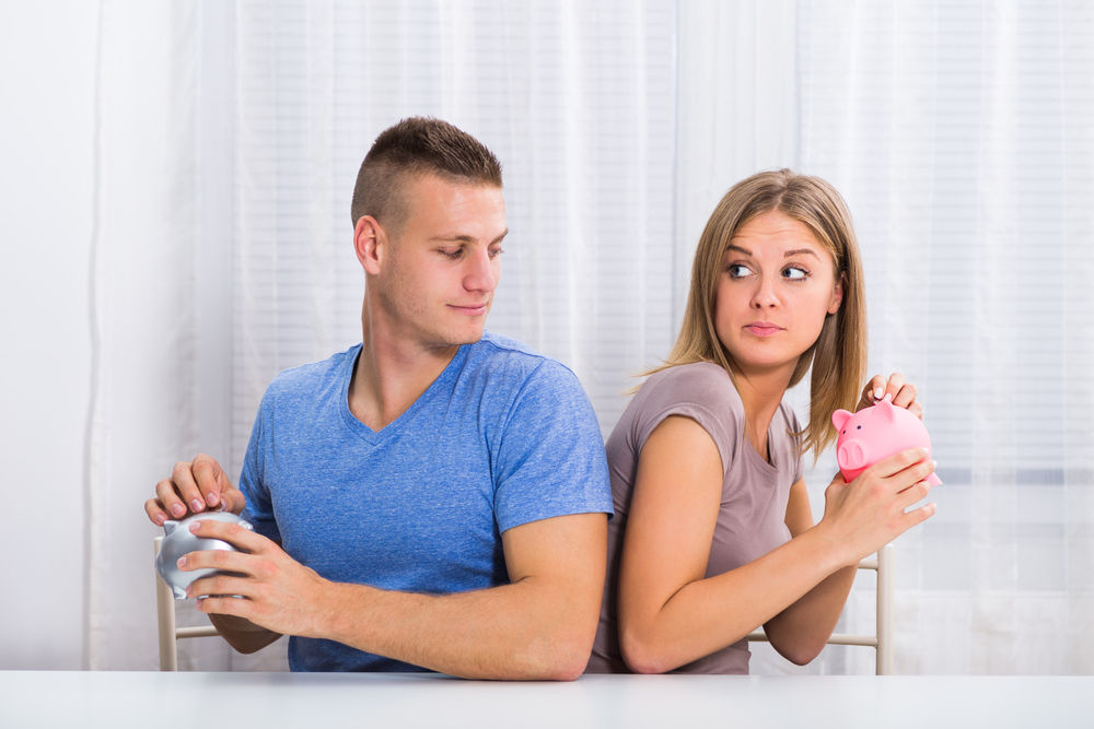 Greșeala legată de bani care poate duce la destrămarea cuplurilor, potrivit unui nou studiu