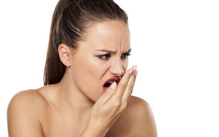 Cum să scapi de respirația urât mirositoare? 4 sfaturi utile
