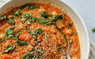 Supă italienească nutritivă, cu quinoa și năut