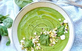 Supă rece cu avocado și zucchini – un prânz răcoritor de vară, cu puține calorii
