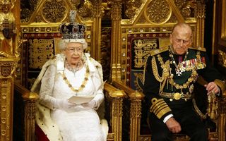 Netflix, decizie neinspirată: La câteva săptămâni de la înmormântarea Reginei Elisabeta, prezintă, în The Crown, o aventură a Prințului Philip