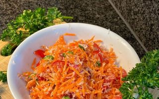 Rețeta de salată de morcovi virală pe TikTok. De ce este bine să o mănânci înainte de menstruație