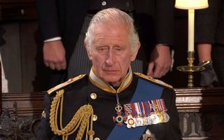 Zbucium în familia regală: Regele Charles spune că se simte „trădat” de Meghan, în timp ce Harry a cerut prietenilor declarații pentru cartea lui de memorii