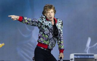 Mick Jagger se logodește la 79 de ani? Tinerica lui iubită se fălește cu un inel cu diamante