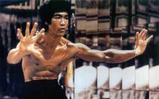 Ipoteză șocantă: Bruce Lee a murit pentru că a băut prea multă apă