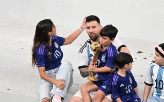 Messi, megastarul care duce o viață „ridicol de normală”: își duce copiii la școală și face grătare cu familia