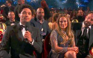 Jennifer Lopez apare lângă un Ben Affleck plictisit. Artista susține că totul este în regulă între ei. Internauții sunt de altă părere