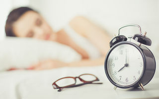 Care sunt orele ideale pentru somn. Ce poți face dacă ai probleme cu somnul