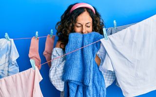 Cum să speli corect rufele. 10 trucuri pentru haine curate și pline de prospețime