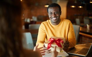 5 sfaturi pentru a cumpăra cadoul perfect pentru prietenul tău