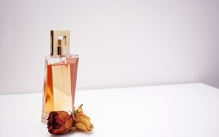 Parfumuri scumpe versus Parfumuri ieftine: Explorând diferențele subtile