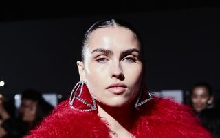 NISSA lansează „BENEATH THE BLINK” – o colecție emblematică de podium pentru sezonul toamnă/iarnă 25/26