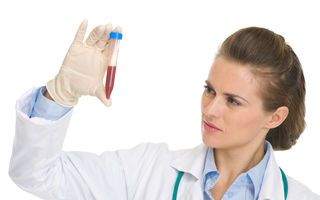 Ce înseamnă hemoglobina scăzută la femei: cauze, semne și ce e de făcut