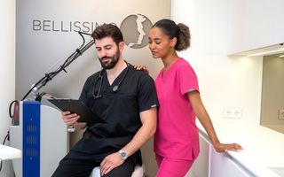 Uniforme medicale online: ghid complet pentru o alegere corectă