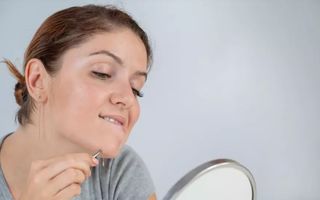 Dezechilibrul hormonal și pielea ta: acnee, uscăciune sau pete fără explicație