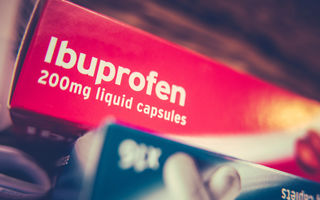Mituri despre ibuprofen: Ce e adevărat și ce trebuie să știi înainte să îl iei