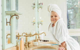 De ce nu e bine să te speli pe față imediat după trezire