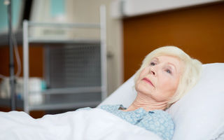 Prevenirea escarelor: cum protejăm pielea persoanelor imobilizate și ce putem face acasă