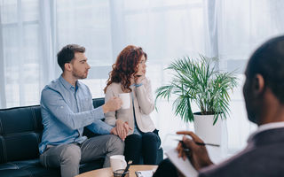 Ce este contractul prenuptial: cum funcționează și de ce tot mai multe cupluri îl aleg