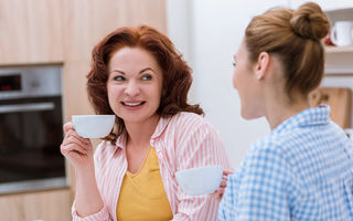 Cum să exersezi comunicarea asertivă: pașii mici care îți schimbă vocea, relațiile și viața