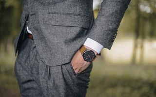 Accesorii masculine care nu trebuie să-ți lipsească: ceasuri și brățări