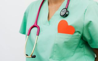 Ce este ecografia cardiacă transesofagiană: când se face, cum decurge și ce avantaje are