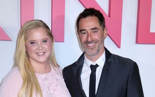 Amy Schumer, un nou început: divorț după 7 ani și transformare dramatică de look