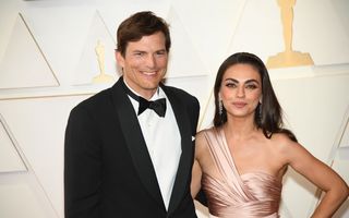 Ashton Kutcher spune adevărul despre igiena lui și a Milei Kunis, după ce internetul a explodat