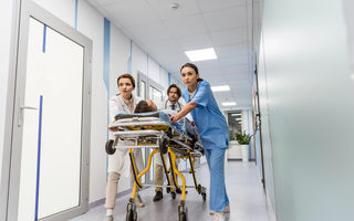 Greșeli frecvente în acordarea primului ajutor. Gesturi bine intenționate care pot face mai mult rău