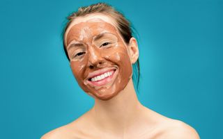 Măști naturale sigure pentru ten: variante blânde care nu îți afectează pielea