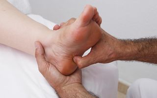 Durerea de călcâie: cauze, simptome și tratamente care chiar ajută