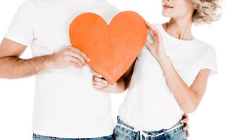 Zodiile care iubesc „cu mintea”, nu cu inima. Semnele care analizează tot înainte să se îndrăgostească