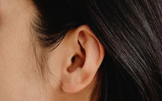 Trucuri pentru durerea de ureche. Ce poți face acasă și când trebuie să mergi la medic