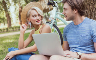 Lucruri pe care le fac oamenii care te plac în secret