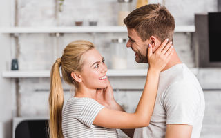 Lucruri pe care le fac oamenii când sunt îndrăgostiți, dar încearcă să ascundă asta