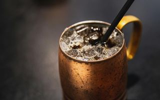 De ce e bine să bei apă dintr-un recipient de cupru