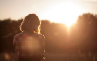 Semne că ai sufletul bătrân (și că ai învățat mai multe decât îți imaginezi)