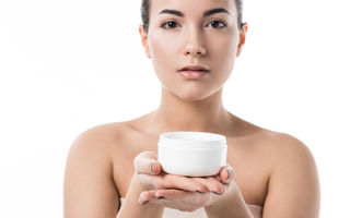 Ce înseamnă când tenul tău „nu mai răspunde” la cremele obișnuite