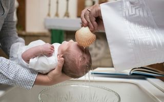 Cum alegi detaliile care dau personalitate ceremoniei de botez