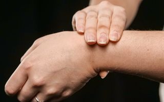 Sclerodermia: boala care îți schimbă pielea și viața fără să îți dai seama de la început