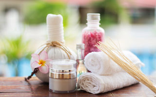 Peeling acasă: cum să îți exfoliezi corect pielea fără să o iriți