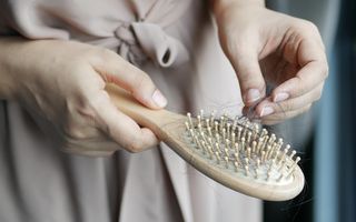 Tratamente pentru căderea părului: ce funcționează cu adevărat și ce este doar un mit