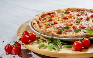 Blat de pizza fără drojdie. Rețeta rapidă pentru un aluat crocant și ușor de făcut