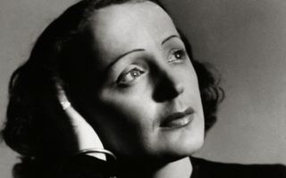 Edith Piaf. Viața dramatică a femeii care a transformat durerea în muzică