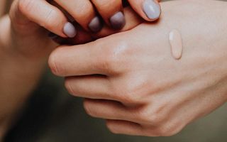 Cum să îți alegi fondul de ten în funcție de ten. Ghidul care te ajută să găsești nuanța și formula perfectă