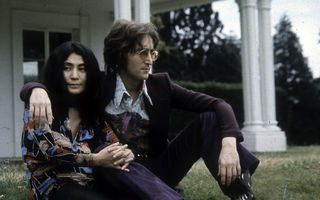 John Lennon și Yoko Ono: iubirea care a schimbat muzica și a împărțit lumea în două